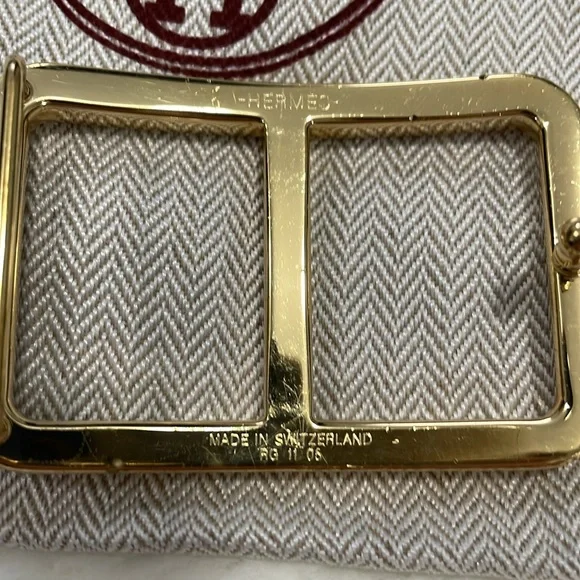 Hermes ‘Domino’ gold buckle with black 32 mm strap size 90